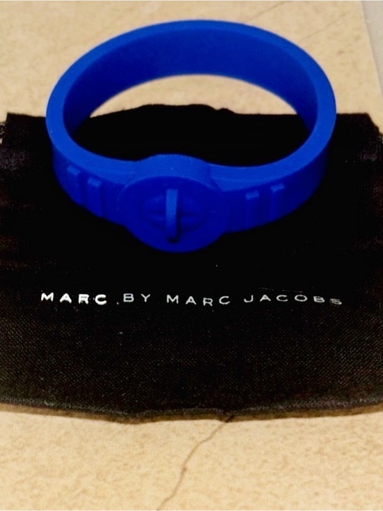 Marc By Marc Jacobs Jewelry - Marc by Marc Jacobs Navy Rubber Turn-lock Bracelet with Dustbag NWOT